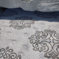 New Serta Quilted Pillow Top King Size Mattress