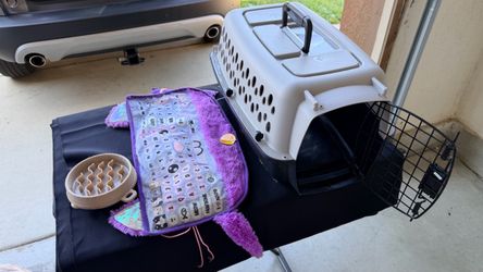 Hard-Sided Pet Carrier with Wire Door