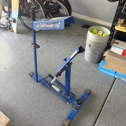 Louisville Slugger Blue Flame Pitching Machine