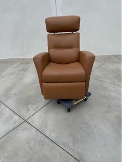 Scandinavian power swivel rocker recliner IMG Divani contemporary modern