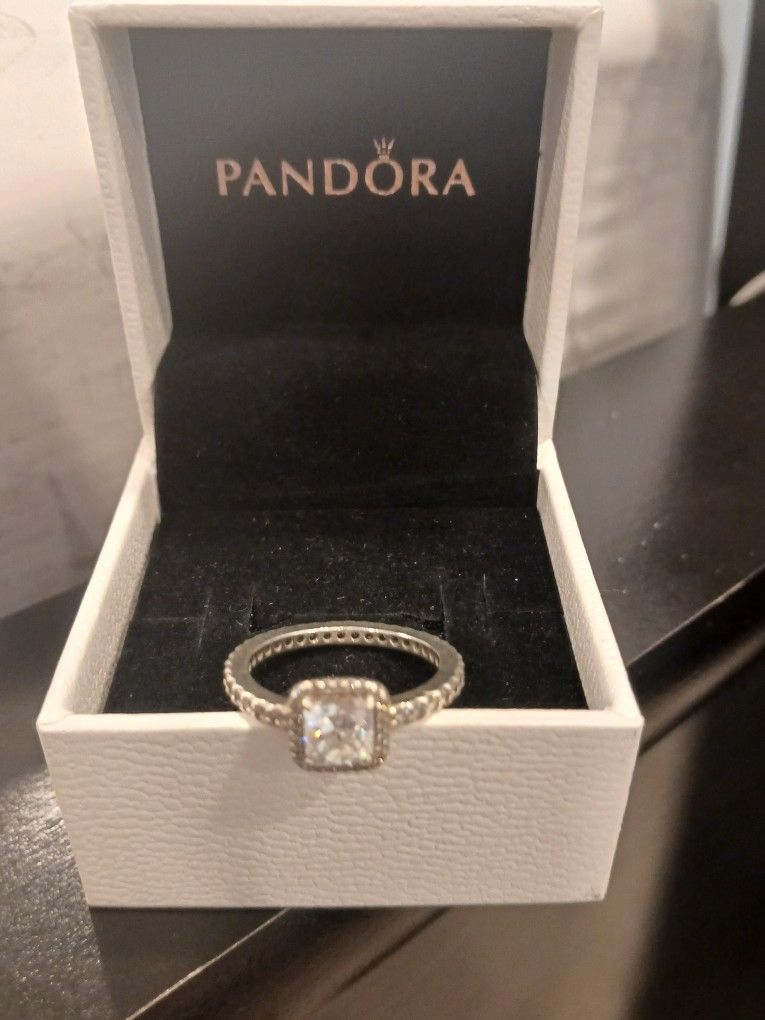 BRAND NEW PANDORA SILVER RING & SIZE 7-7.5........😁😊😍