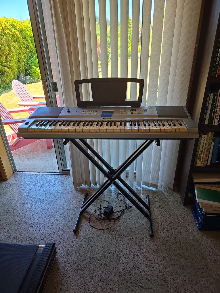 Yamaha DGX-220