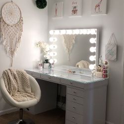 Beautiful Round Vanity Chair 