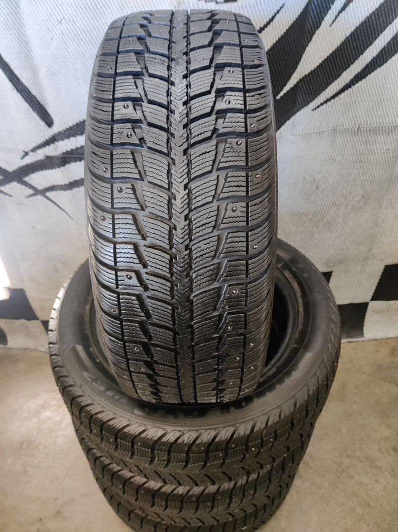 225/55r17 "Near Brand New" Federal Himalaya WS2 studded winter snow tires