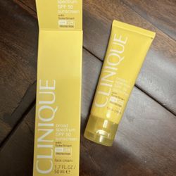 Clinique Broad Spectrum SPF 50 Sunscreen w/Solar Smart Oil Free Face Cream 1.7oz