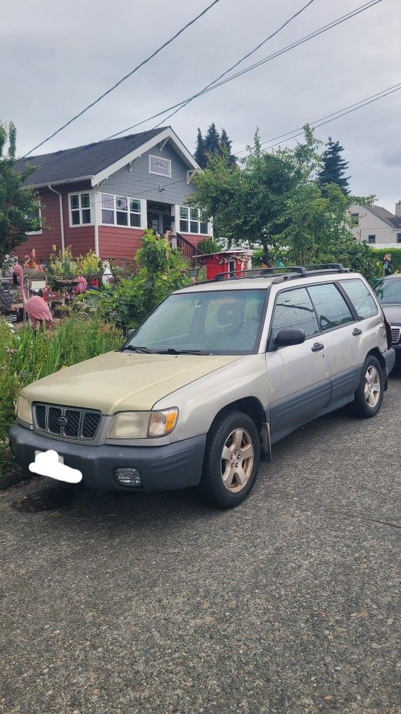 2001 Subaru Forester L (For Parts)