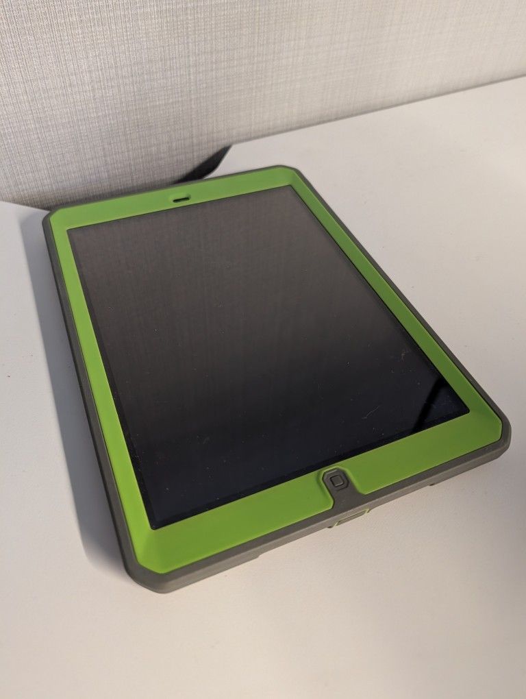 iPad Air Gen1 With Green Case