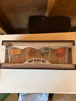 NEW Pint Glass Set of 4