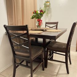 Dining Table With 4 Chairs And Wine Rack/ Storage