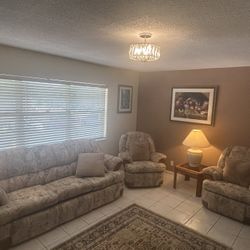 Pull Out Couch And Reclining Chairs