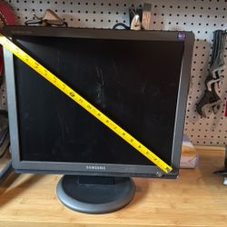 19” Monitor