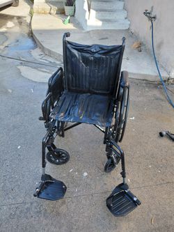 Silla de ruedas/ Wheelchair $50