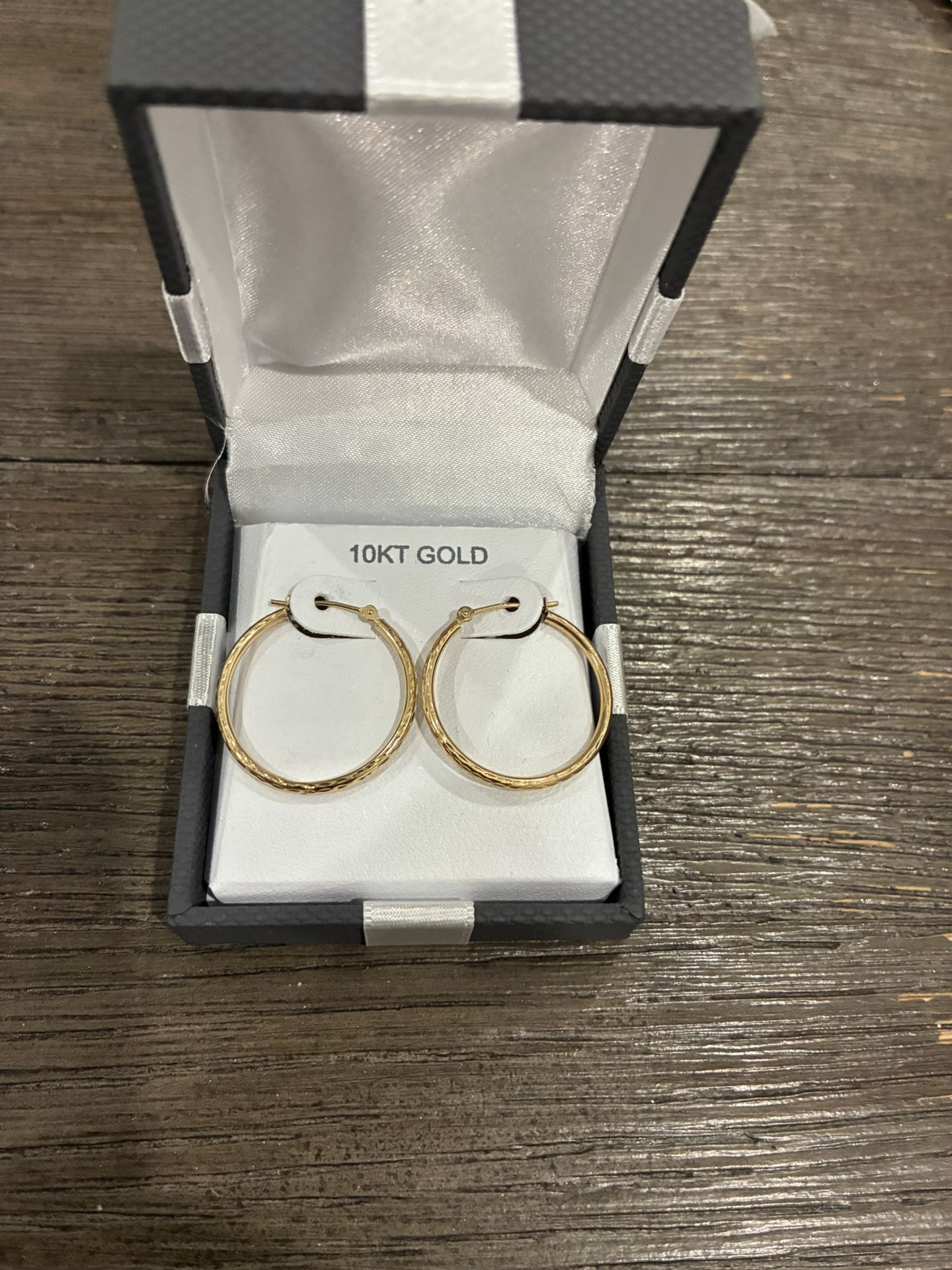 10K GOLD Earrings !