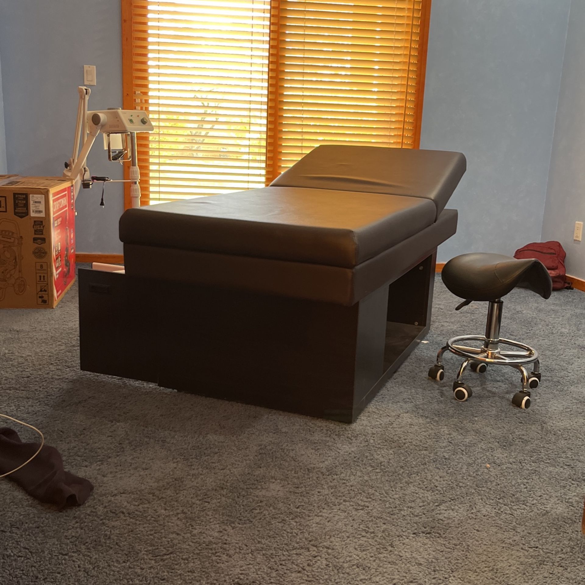 Esthetician / Massage Table