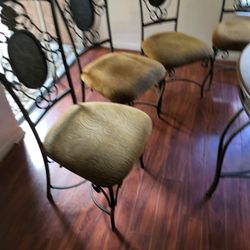 Table And Chairs 
