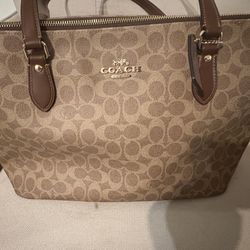 Coach Tote Purse (Brown)