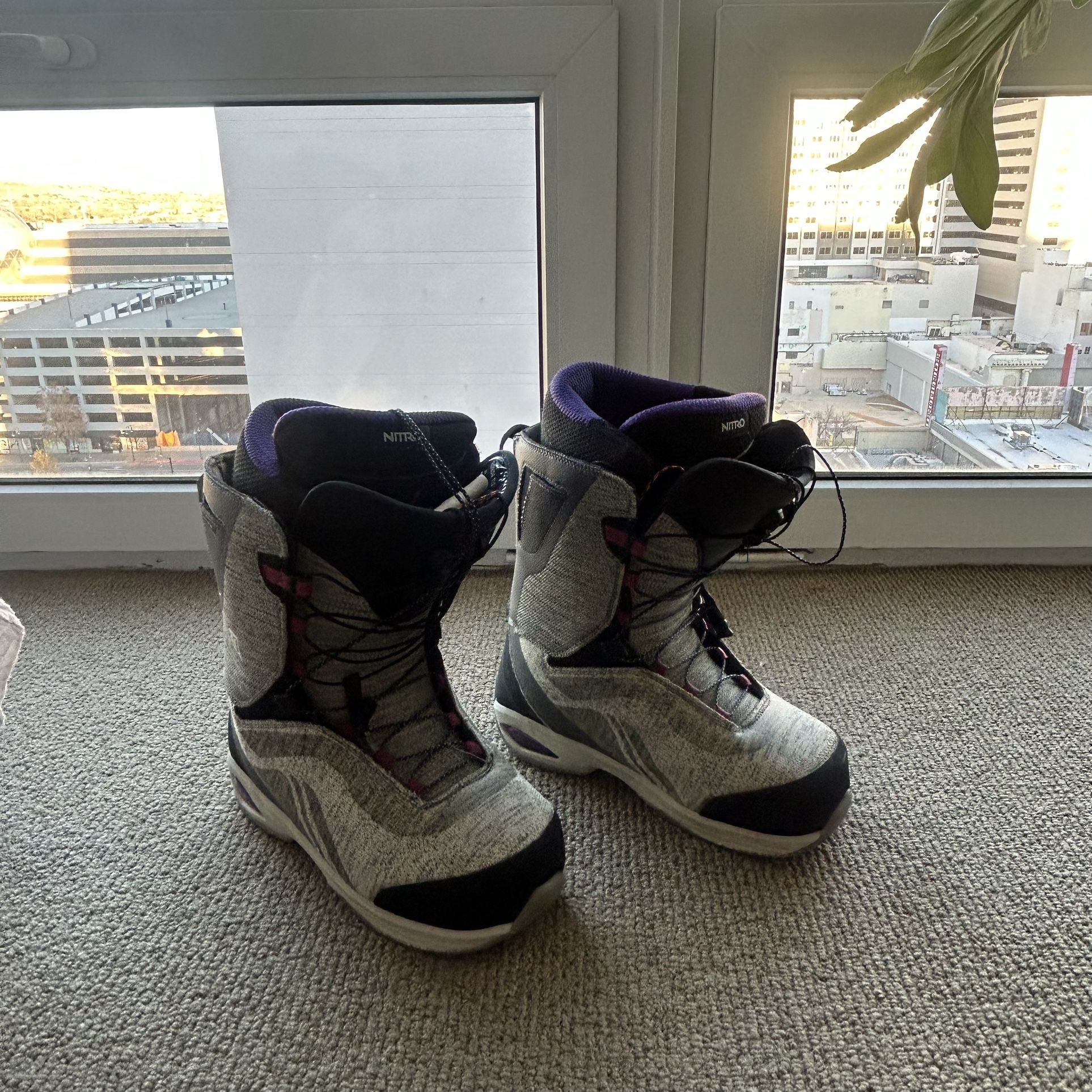 Women's Nitro Snowboard Boots Size 9