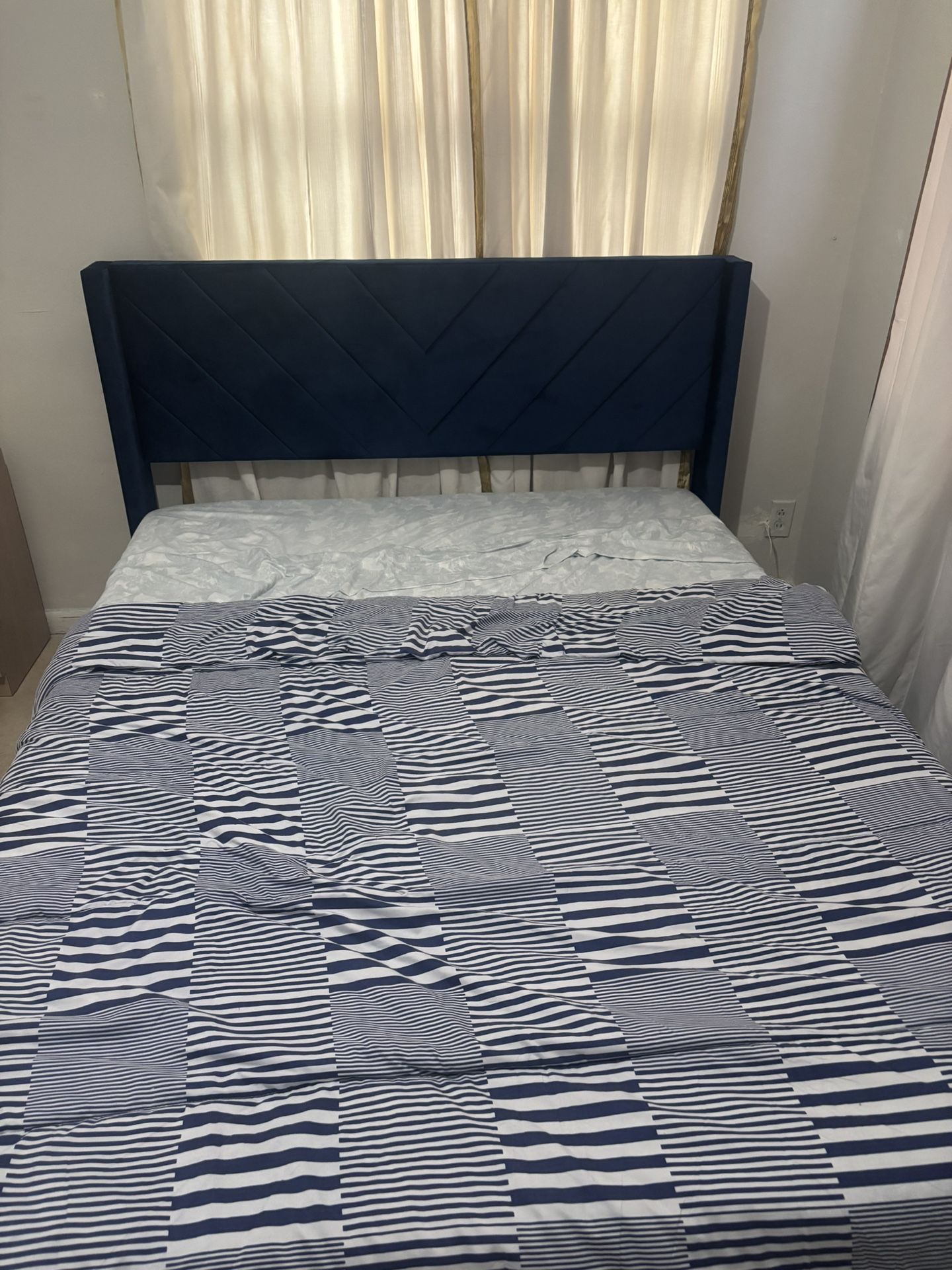 bed base and bedding 