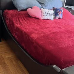  🛏️ For Sale: King Size Tempur-Pedic Adjustable Bed – Bob’s Furniture