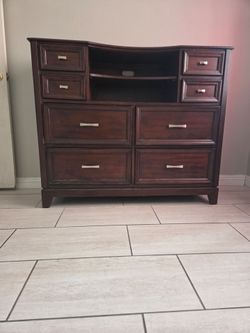 TV stand/dresser