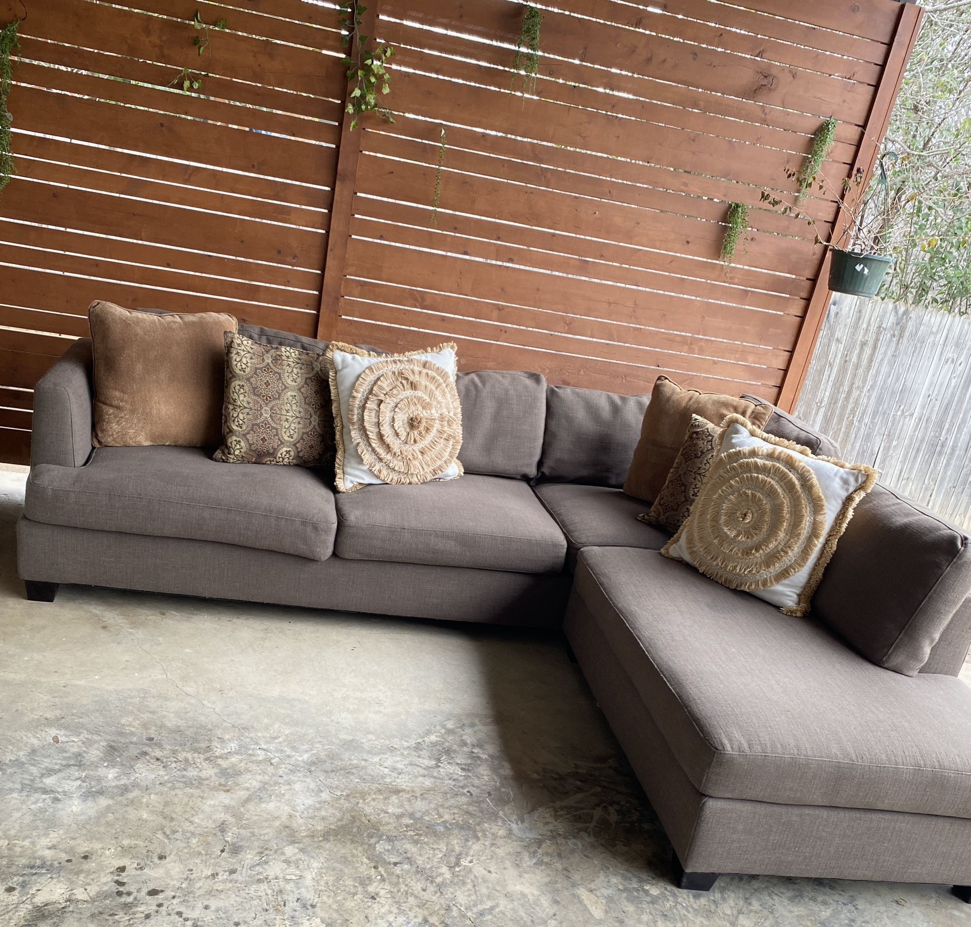 Sectional couch, living room, salas, couches, sofas, sillones, sectionals, brown sectional for