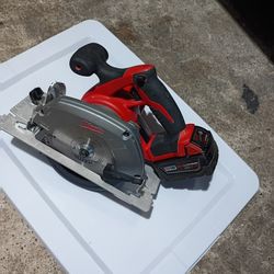 Serrucho Milwaukee De 6_1/2 Con Pila 5.0