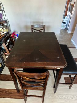 Durable Dining Room table w/ 3 chairs and bench