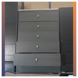 5 drawers dresser/ Five drawers dresser