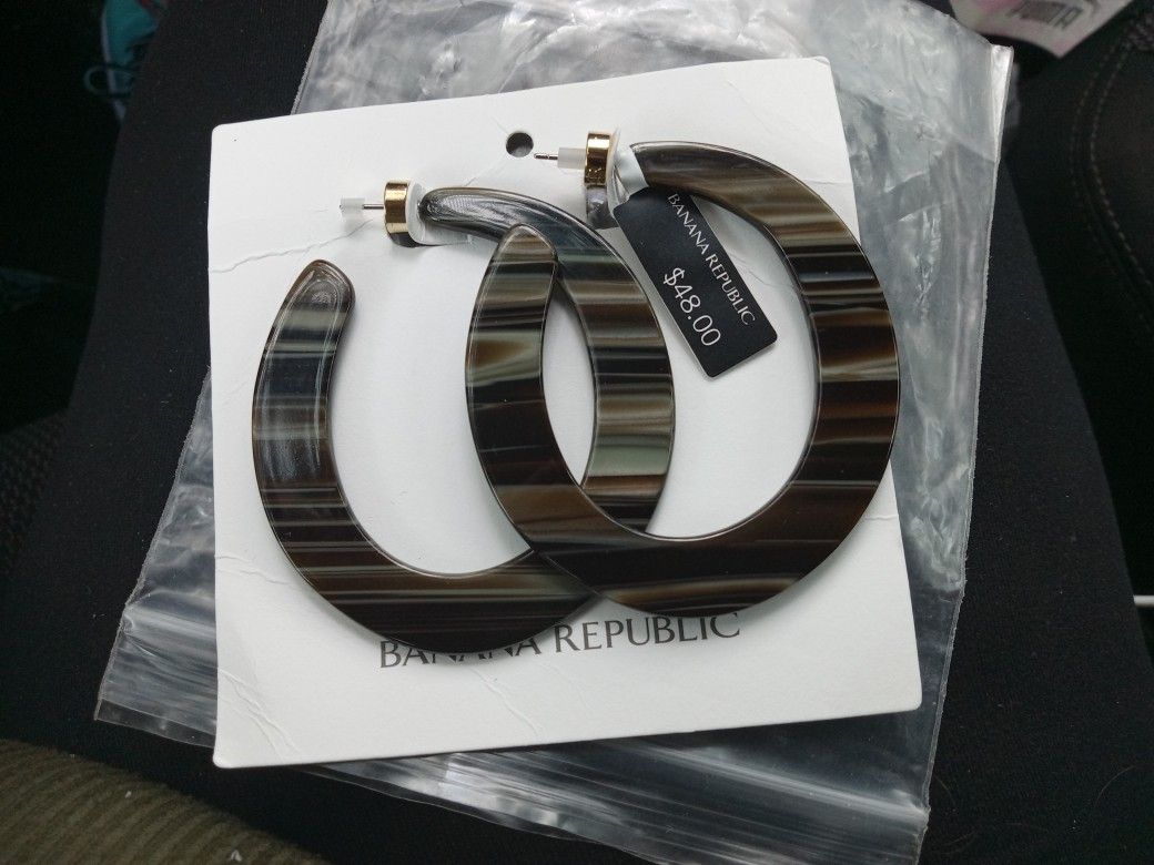 BANANA REPUBLIC Earrings  Brand NEW$40