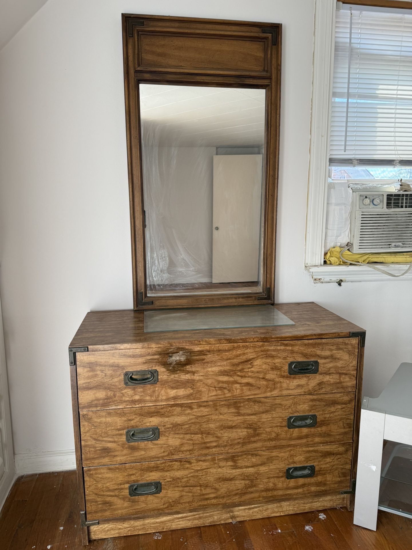 Wooden Dresser With 3 Drawers & Mirror