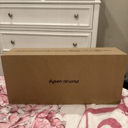 Dyson Airwrap (LIKE NEW)