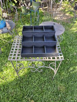 Black organizer riser.