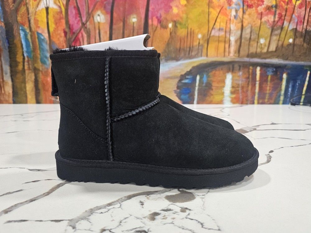 Ugg W Classic Mini II Black Size 6 US Women's