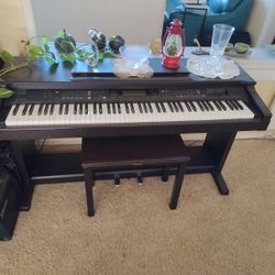 Piano-Electric Yamaha Clavinova