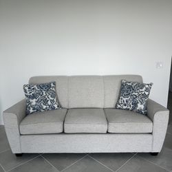 LA-Z-Boy Pierce II Couch