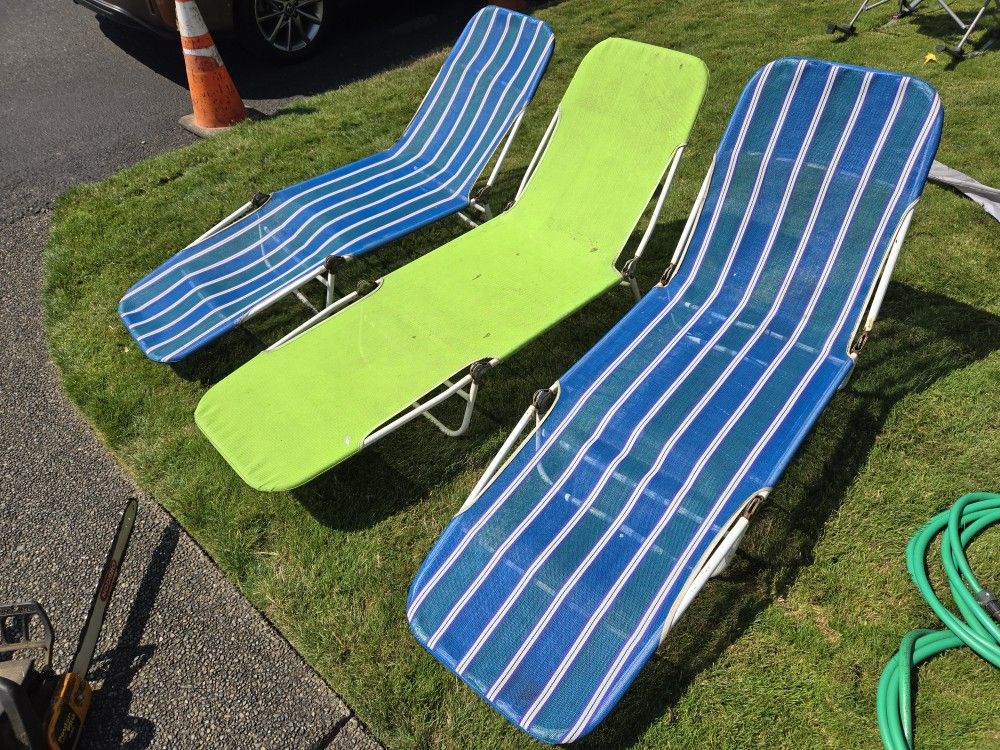 Set of 3 Beach Lounge Chairs - Clean and in Great Condition!