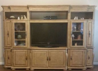 Entertainment center