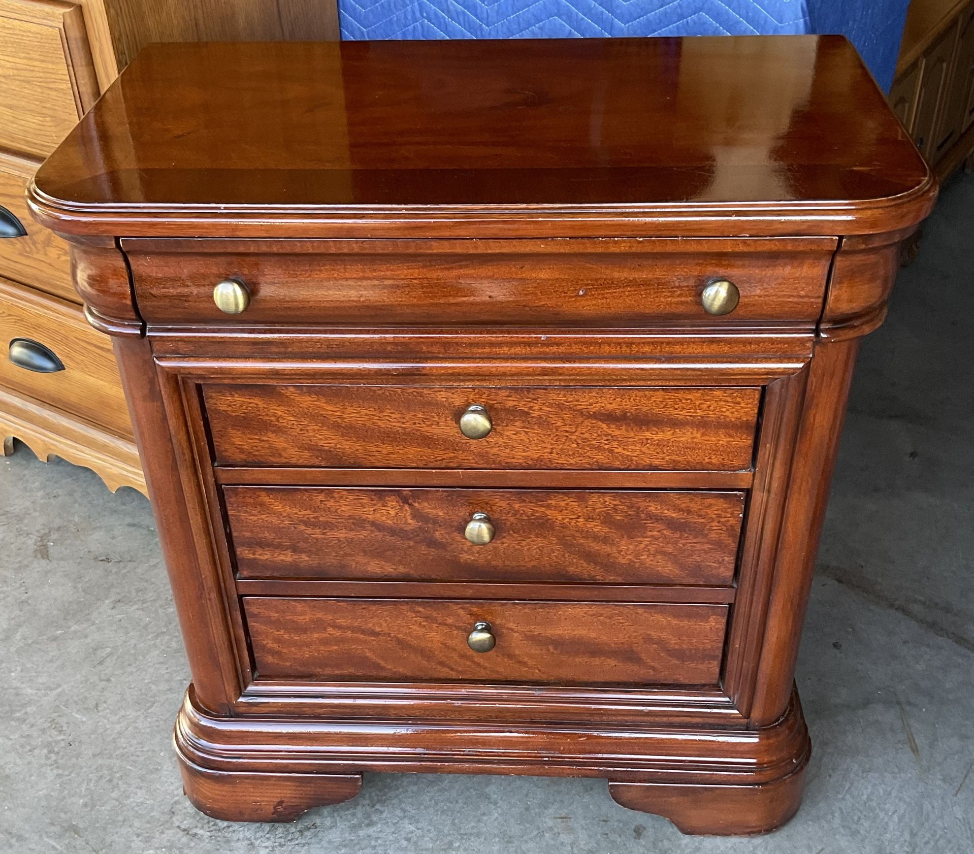 Beautiful 4 Drawer Mini Dresser Chest Nightstand End Table