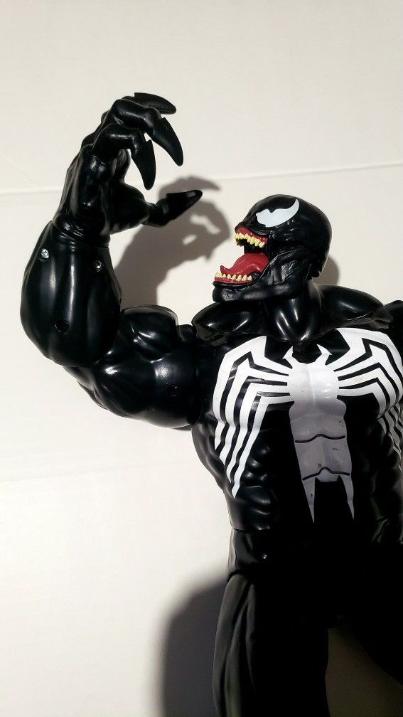 Marvel Talking Venom Action Figure Disney exclusive 15" Spider-Man 