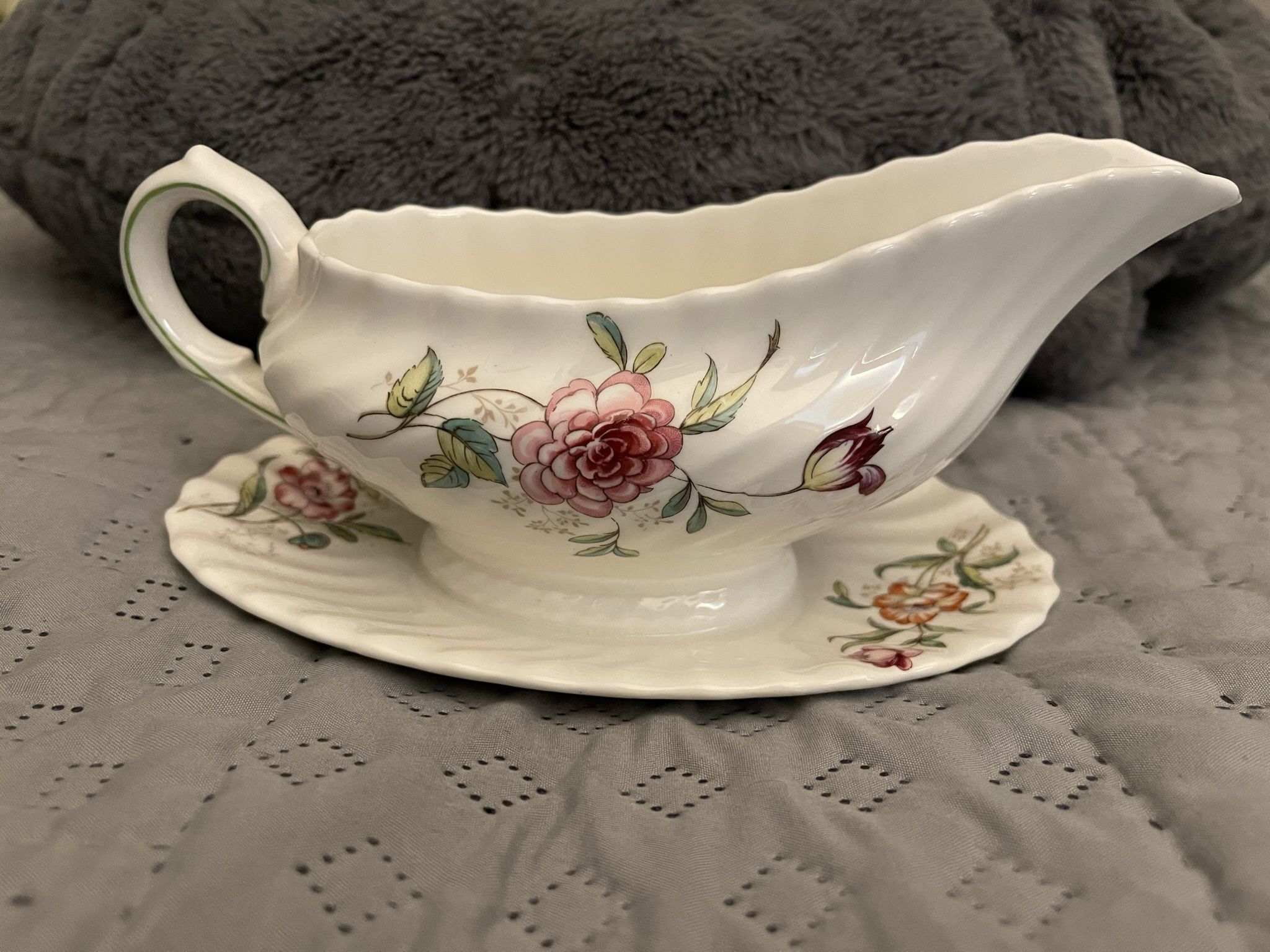 Vintage Royal Doulton Clovelly Gravy Boat & Liner. Fine bone China, made in England. Mint condition.