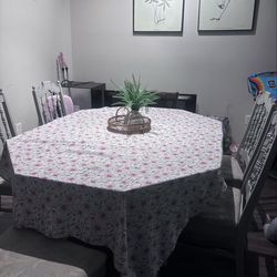Large Dinner Table w 5 Matching Chairs