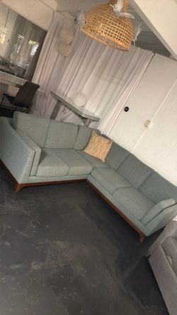 Band new amazing L sofa mid mod