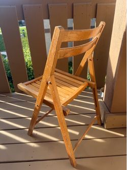 Solid Wood Folding Chair – Great Condition