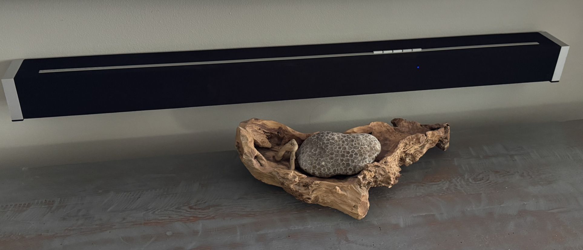 Definitive Technology W Studio Sound Bar