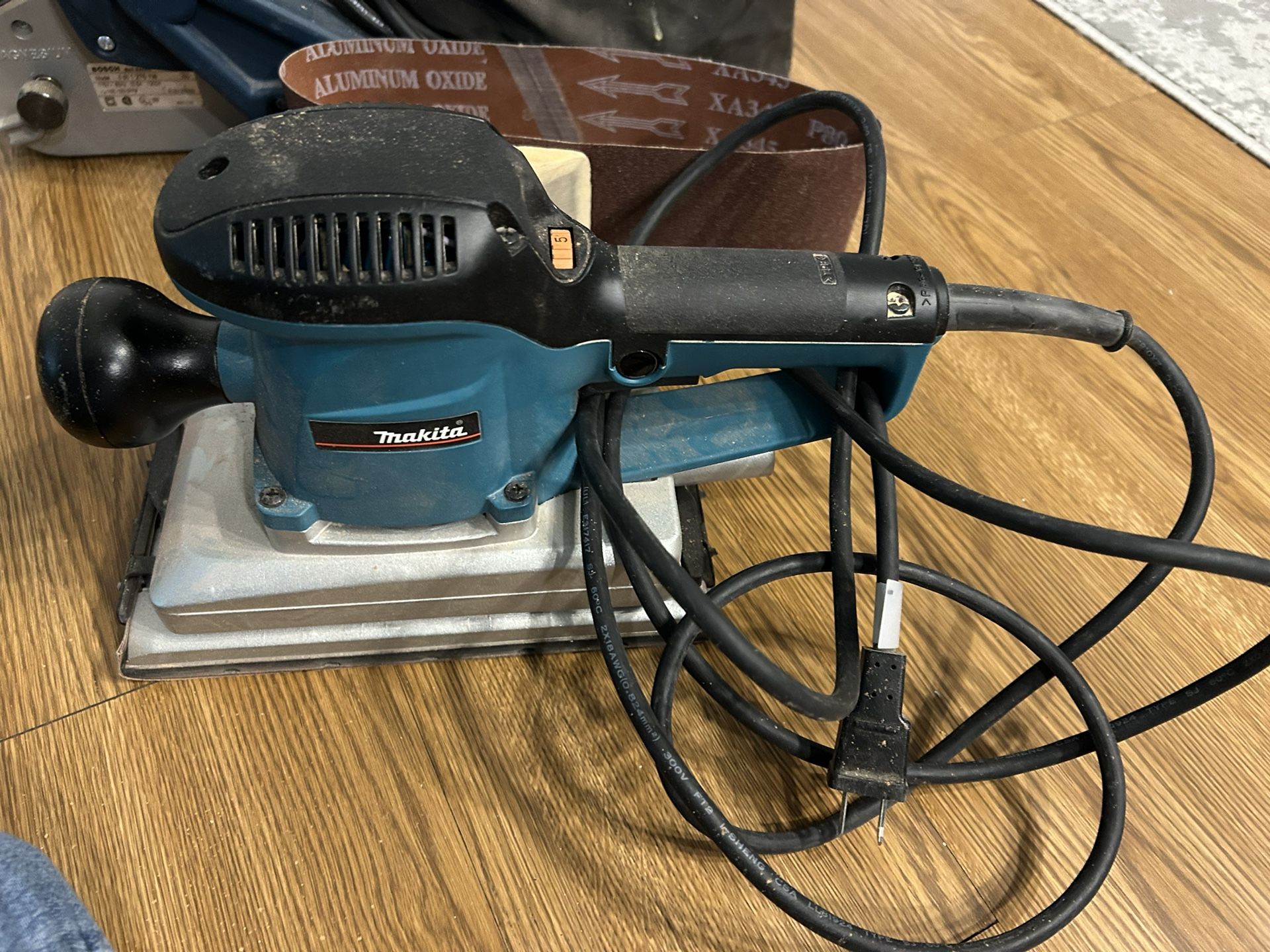 Makita Half Sheet Sander
