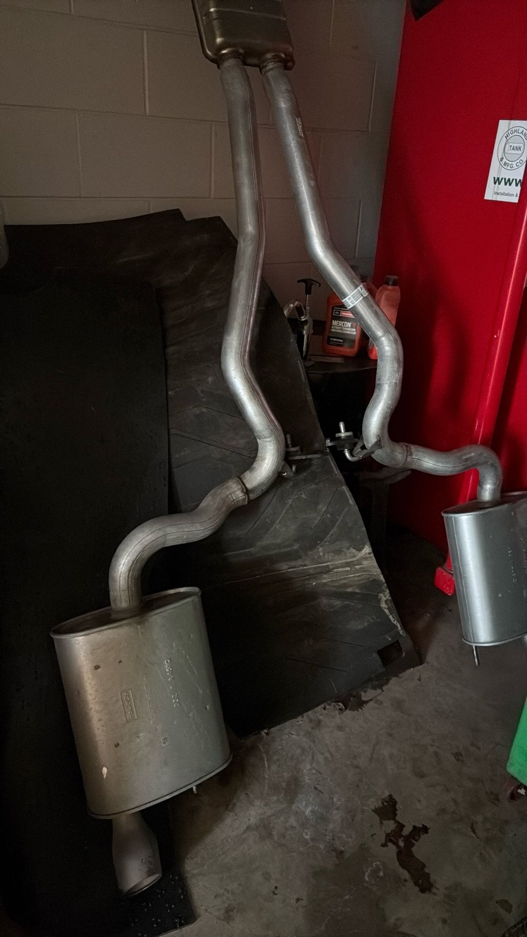 I I'm selling a muffler for a new Mustang from 2020 Brand New onwards.