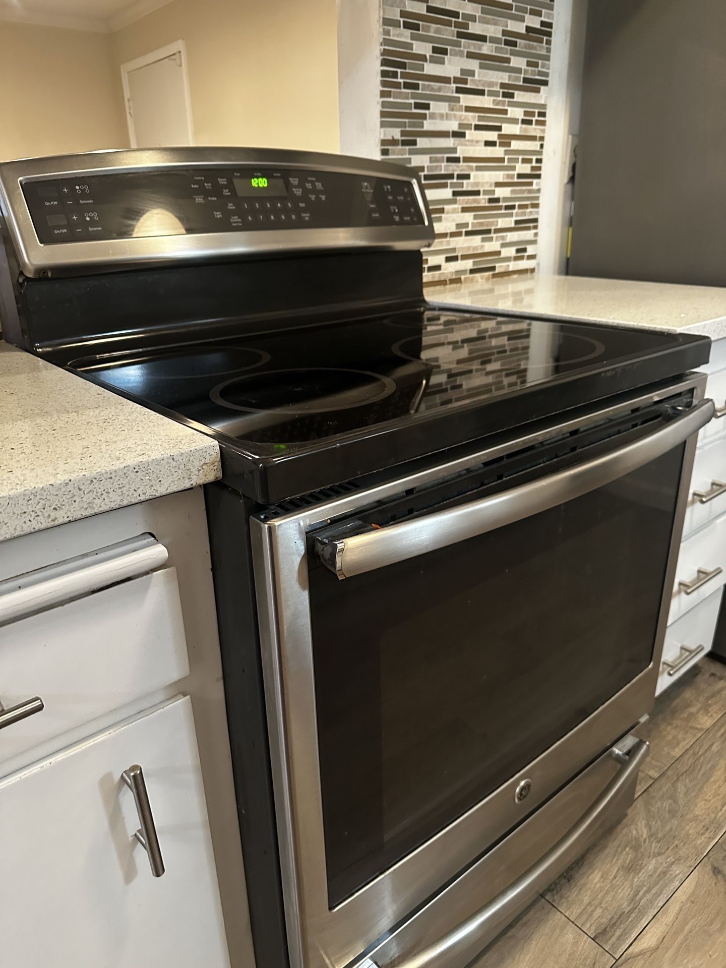 GE Induction Stove 4 Burner With 1 Warmer 