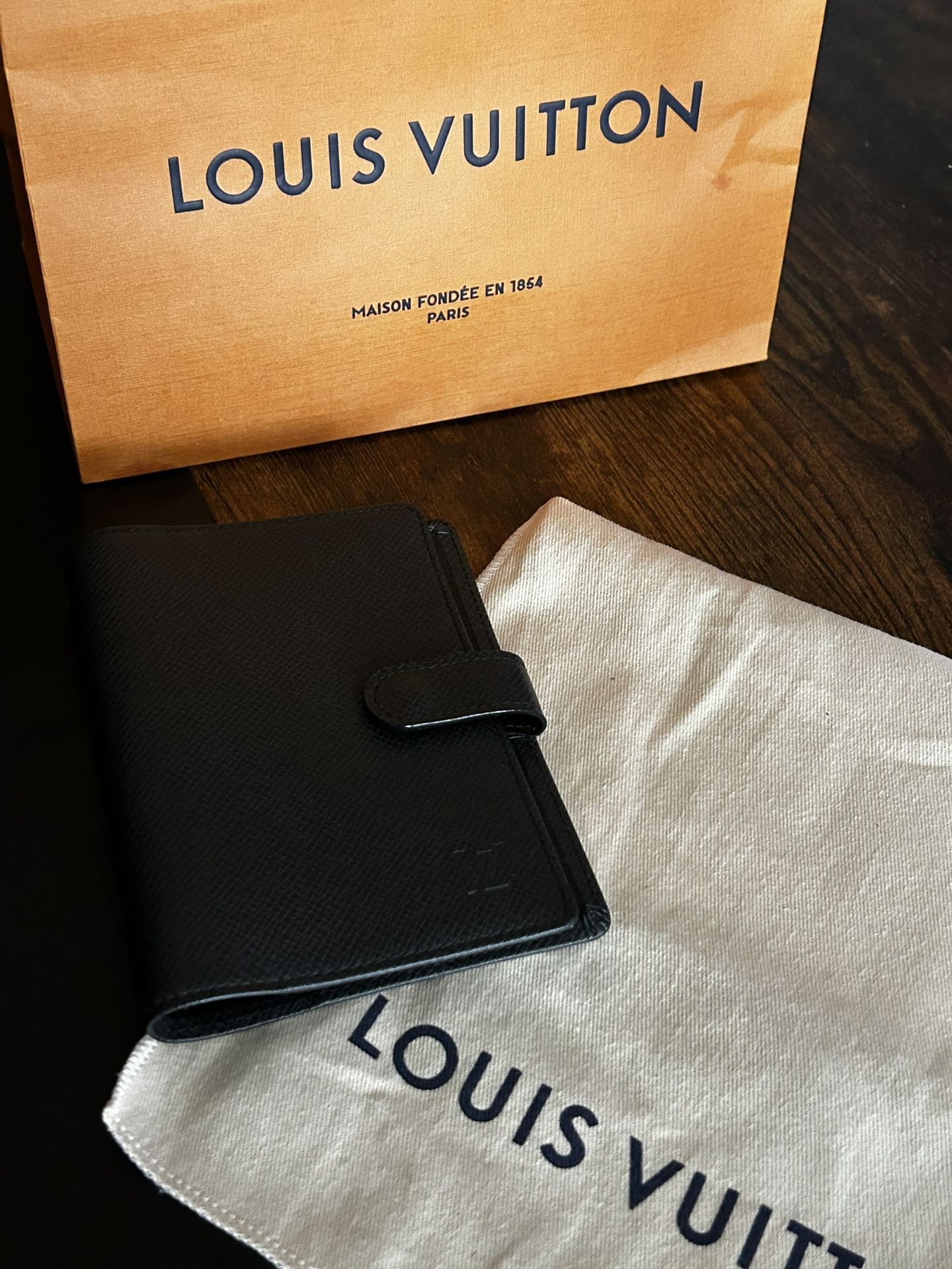 Louis Vuitton small ring agenda cover / planner