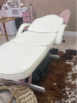 Esthetician bed
