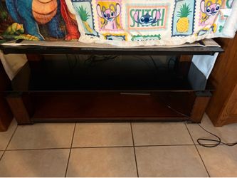 Tv stand holds 65 inch tv